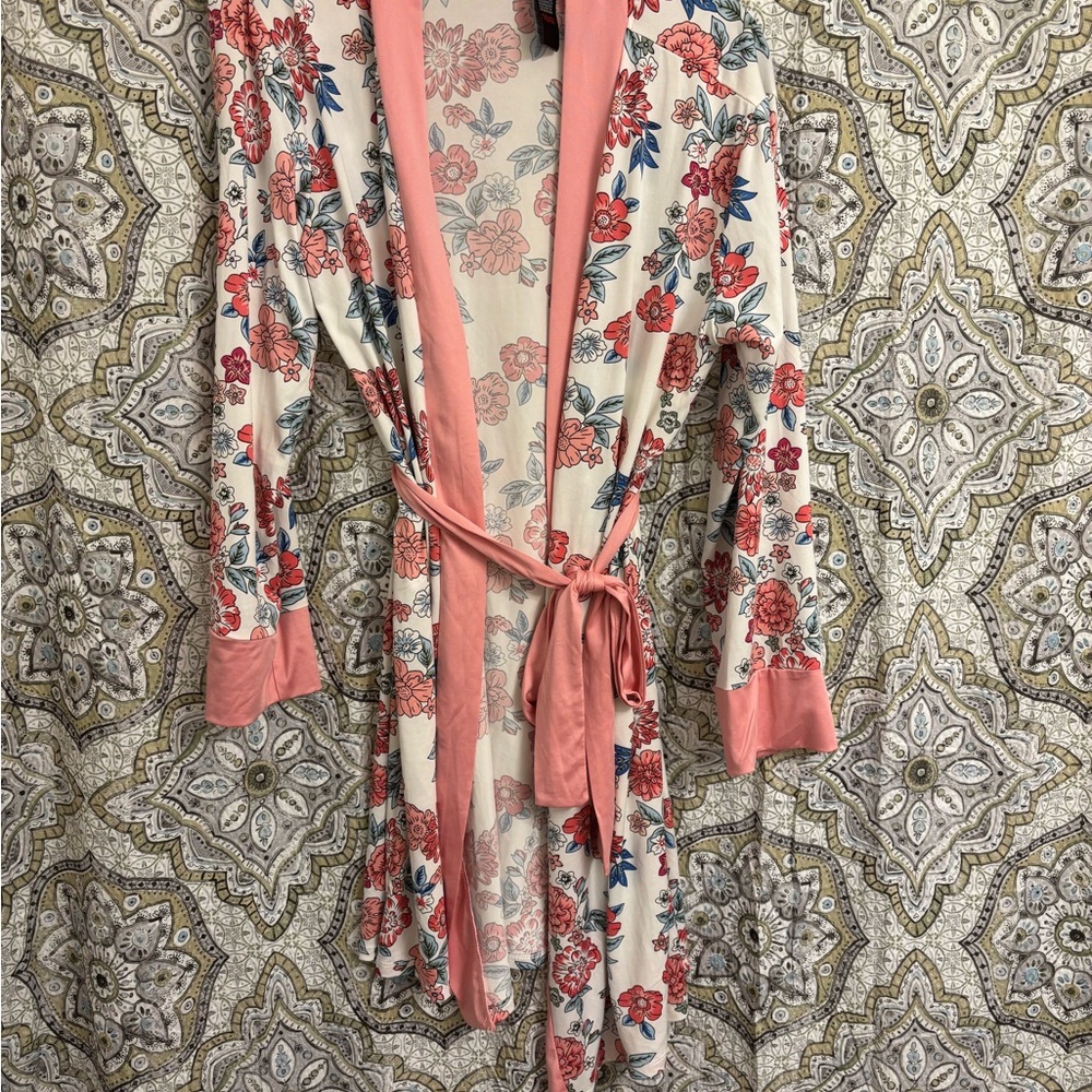 Tahari Floral Women's Robe with Pink and Blue Accents